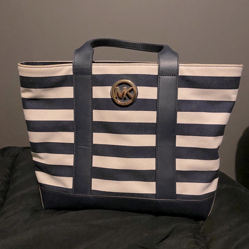 Michael Kors Blue and white Striped Tote - Picture 2 of 15